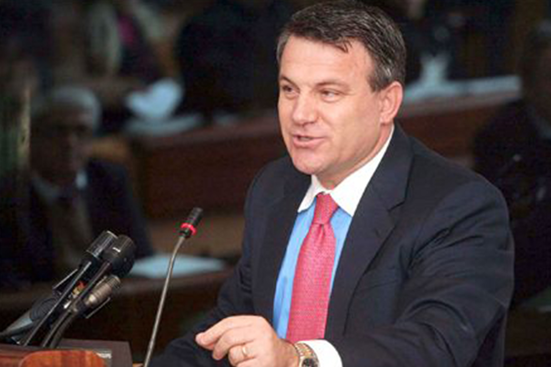 Kur autokracitë fitojnë pa luftë