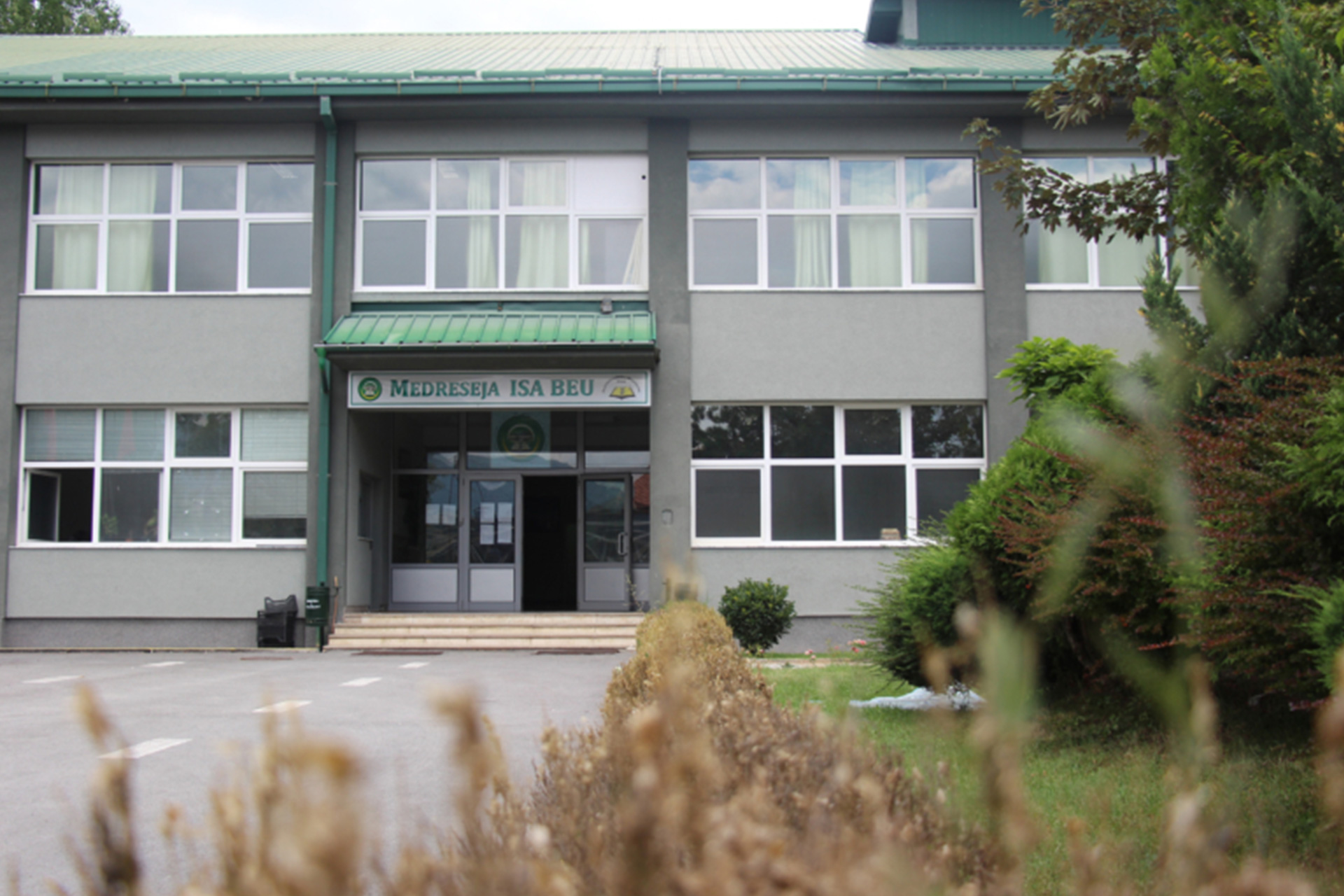 Medresantët tani me të drejtë të plotë mund të regjistrohen në të gjitha universitetet e RMV