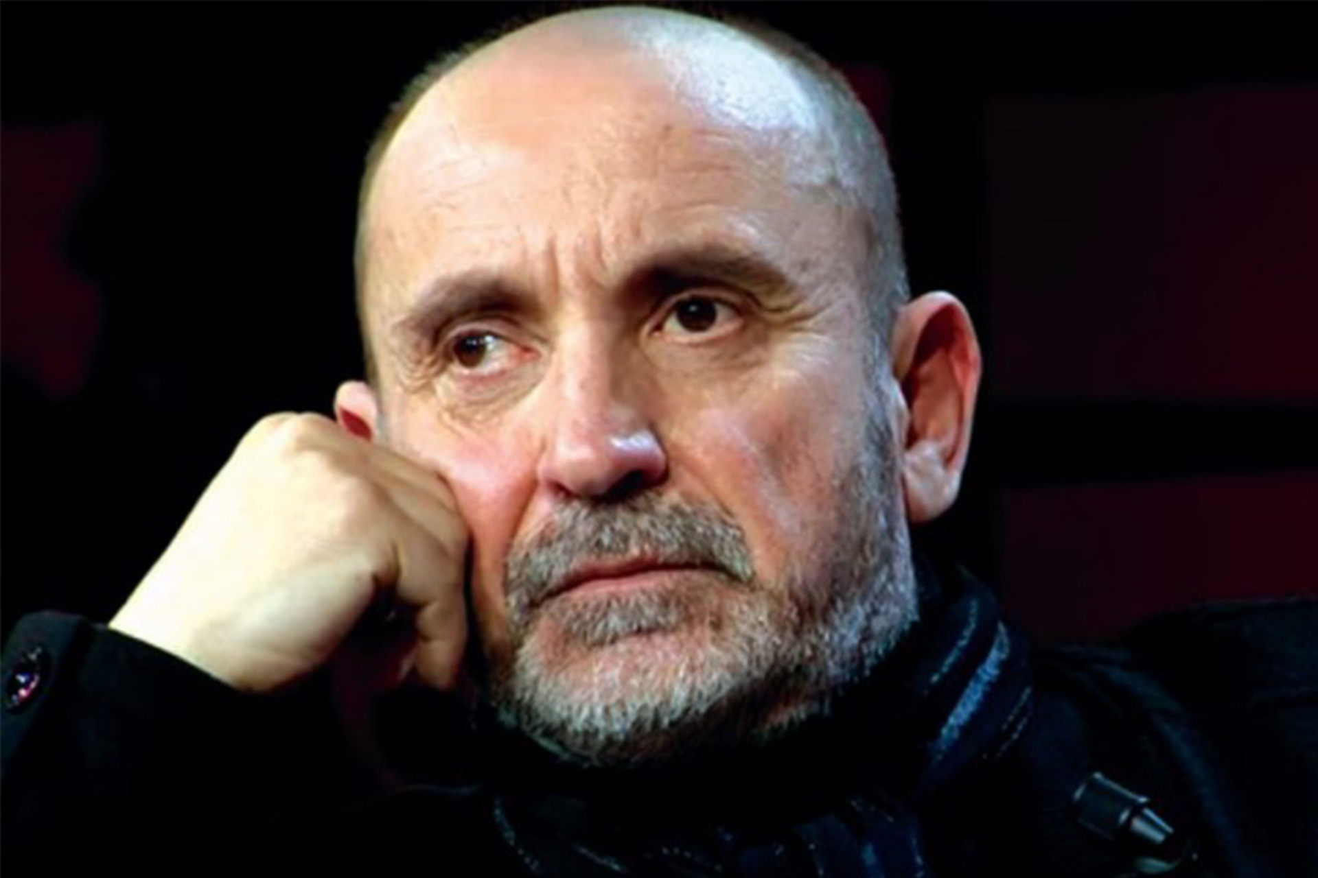 shqiptaret-perballe-te-kaluares-komuniste