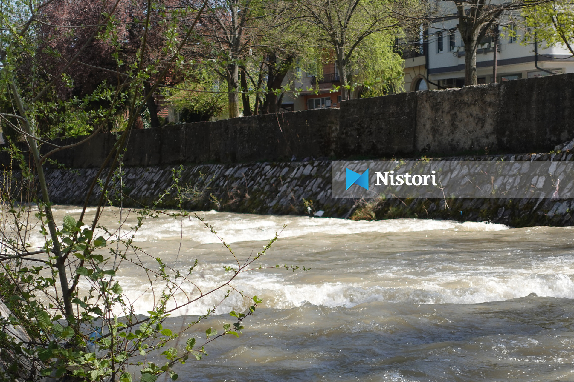Reshjet e shumta në RMV rrisin rrezikun e daljes së lumenjve nga shtrati dhe përmbytjeve