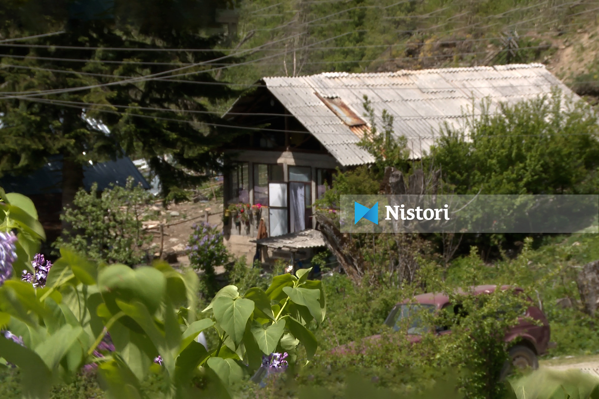 87  e familjeve në RMV kanë shtëpinë e tyre  ndërsa në BE 2 3 jetojnë në shtëpinë e tyre