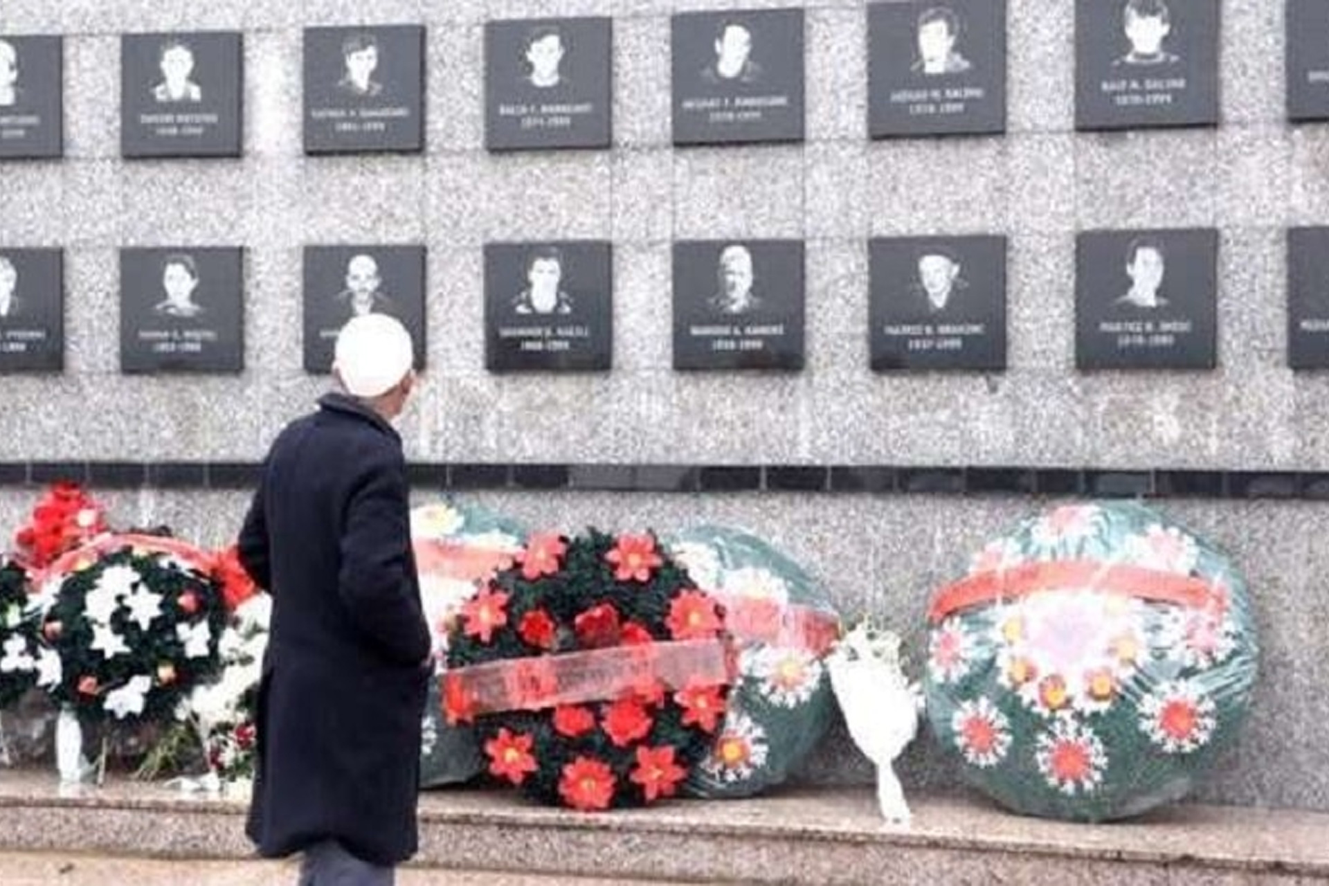 Kosova nderon viktimat e masakrës së Reçakut