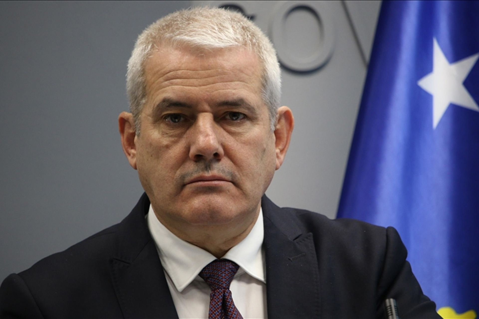 Sveçla  kërcënimi për bombë në Kuvend u bë nga numri i Lazar Zhivkoviqit  promovues i Ratko Mlladiqit