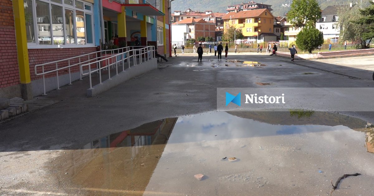 Hiqet baraka e shfrytëzuar nga narkomanët në oborrin e shkollës  Kirili e Metodij   por rreziku për nxënësit mbetet