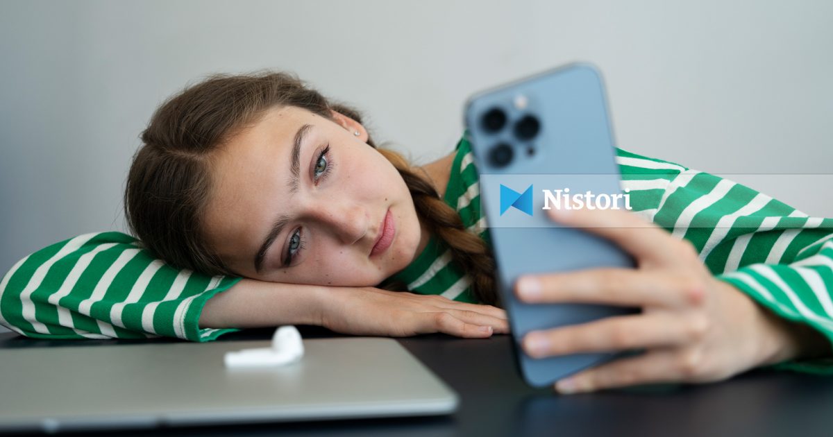 Rreziku i sëmundjeve kronike rritet tek adoleshentët që përdorin tepër pajisjet elektronike 