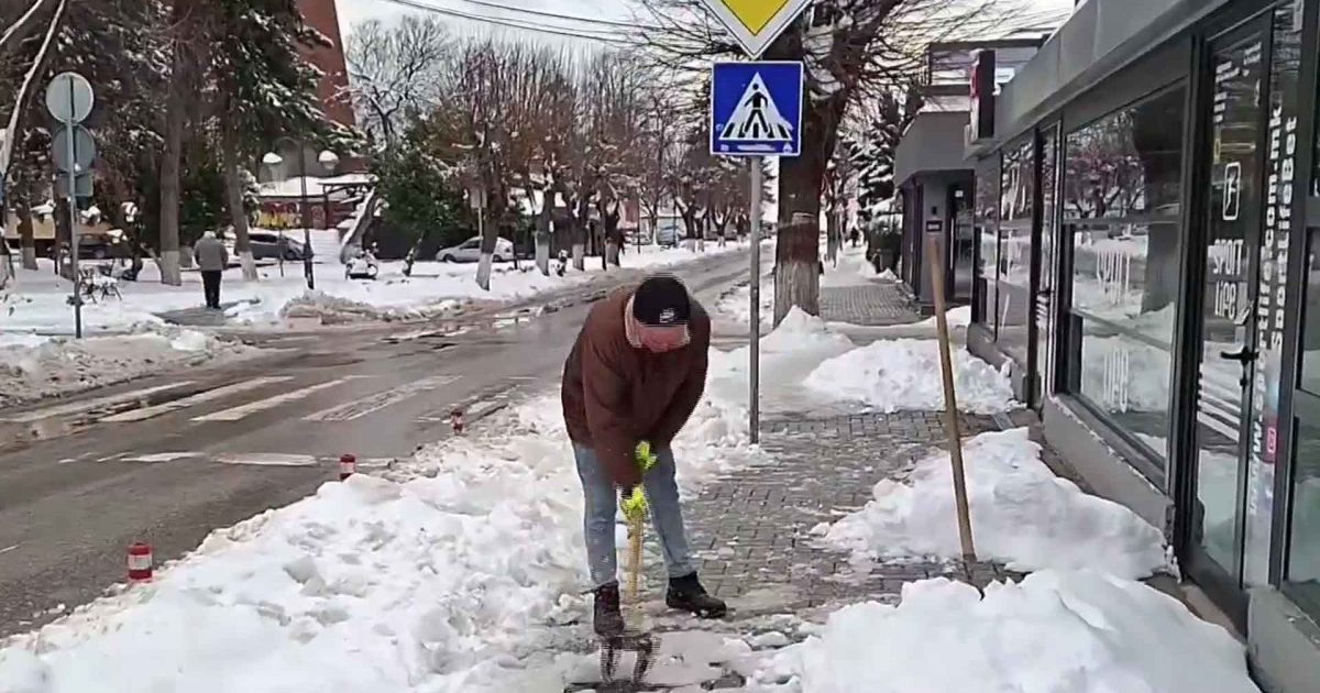 Akulli në rrugë  170 të lënduar gjatë fundjavës  rrugët të pakalueshme