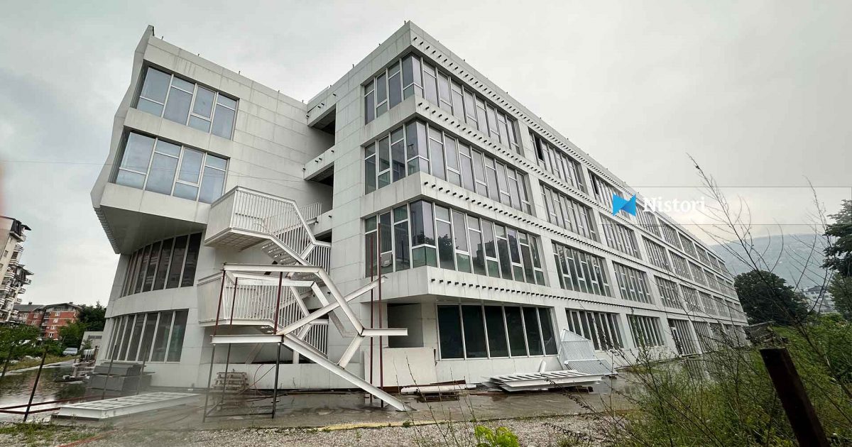 Teatri dhe Biblioteka e Tetovës gati vetëm 30 për qind