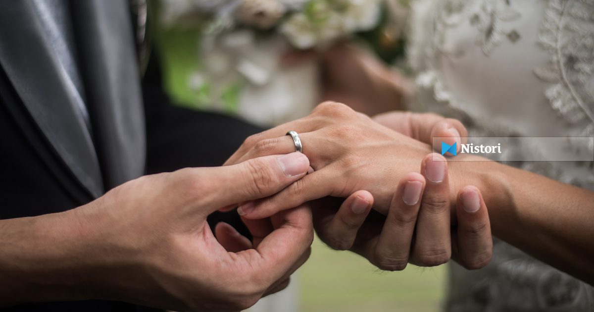 Pollogu kryeson në martesa dhe në ndarje njëkohësisht