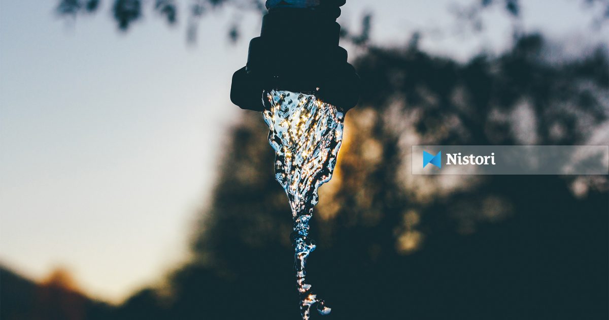 Dyshohet se uji i pijshëm në Strugë është ndotur nga gurorja mbi fshatin Shum