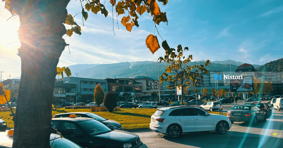 Vozitësit e pakujdesshëm vazhdojnë të bllokojnë rrugët në Tetovë  pavarësisht gjobave të shumta