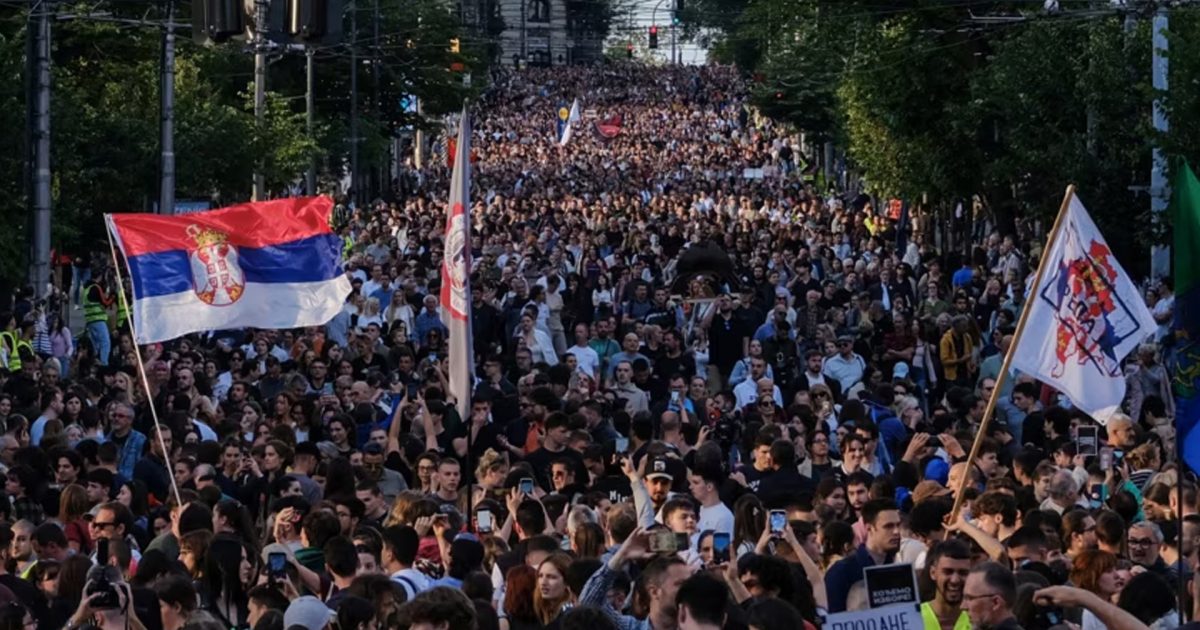 studentet-ne-serbi-kerkojne-mbeshtetje-per-zgjedhje-te-parakohshme-qe-shpresojne-se-do-ta-rrezojne-vuciqin