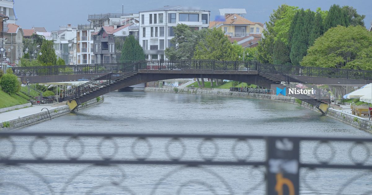 Banorët e Strugës ankohen për ndotje të ajrit për shkak të mbeturinave