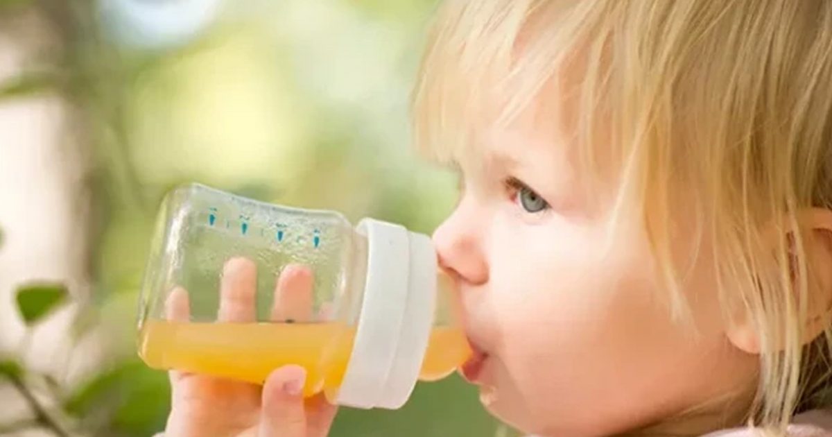 Sa lëngjet e frutave janë të sigurta për fëmijët 