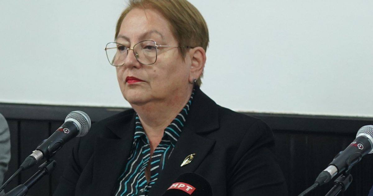 Studentët po shesin vauçerët online  ministrja  kjo bie mbi ndërgjegjen tuaj