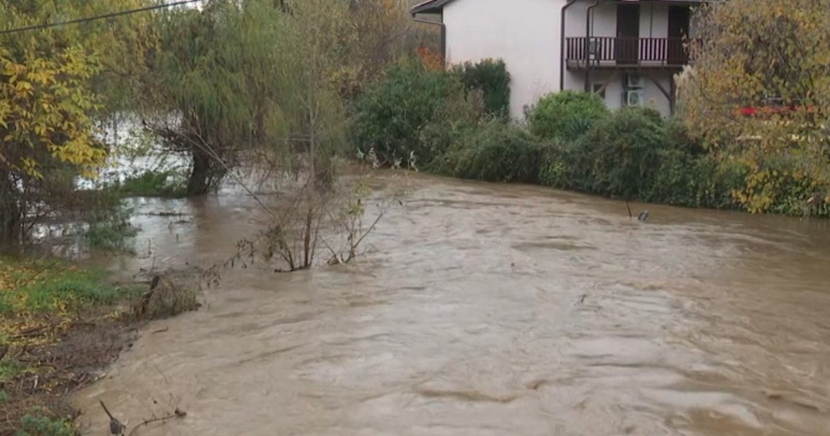 Niveli i rritur i lumenjve ka shkaktuar kokëçarje për banorët e pjesëve të ndryshme të Ohrit