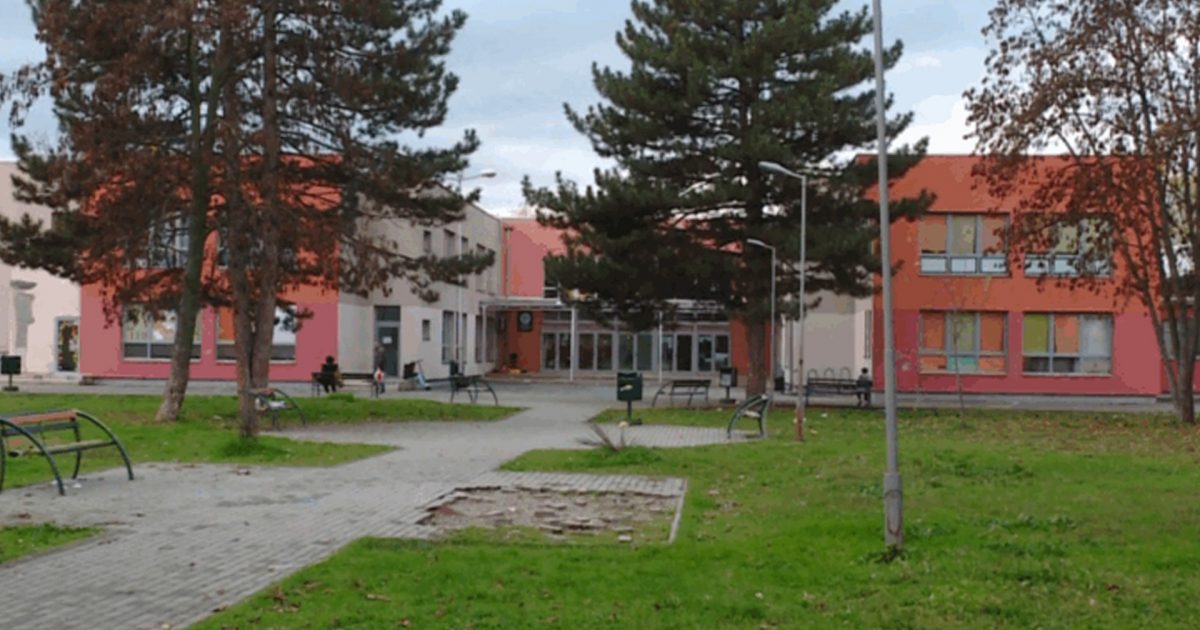 Prindërit u ankuan për kufizime të festimeve për Ditën e Alfabetit Shqip në një shkollë në Butel