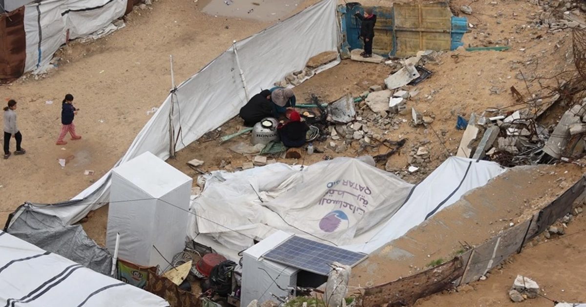 Moti i keq përfshin Gazën  përmbyten mijëra tenda të palestinezëve të zhvendosur