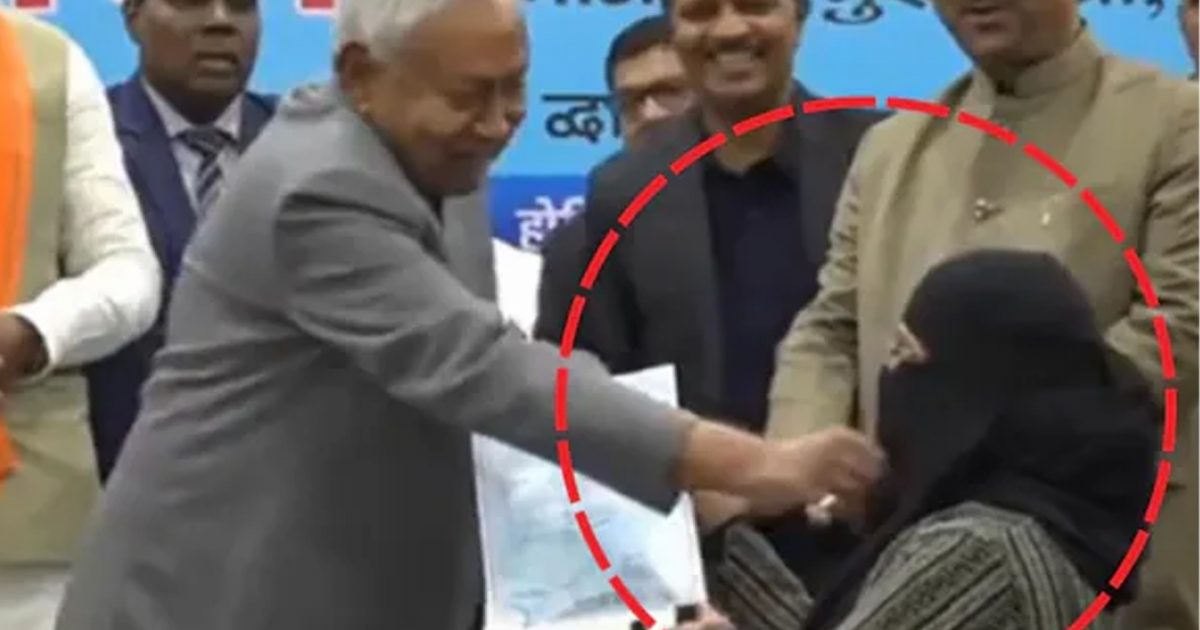 Politikani indian habit opinionin dhe grupet e të drejtave të njeriut duke ia tërhequr hixhabin gruas myslimane