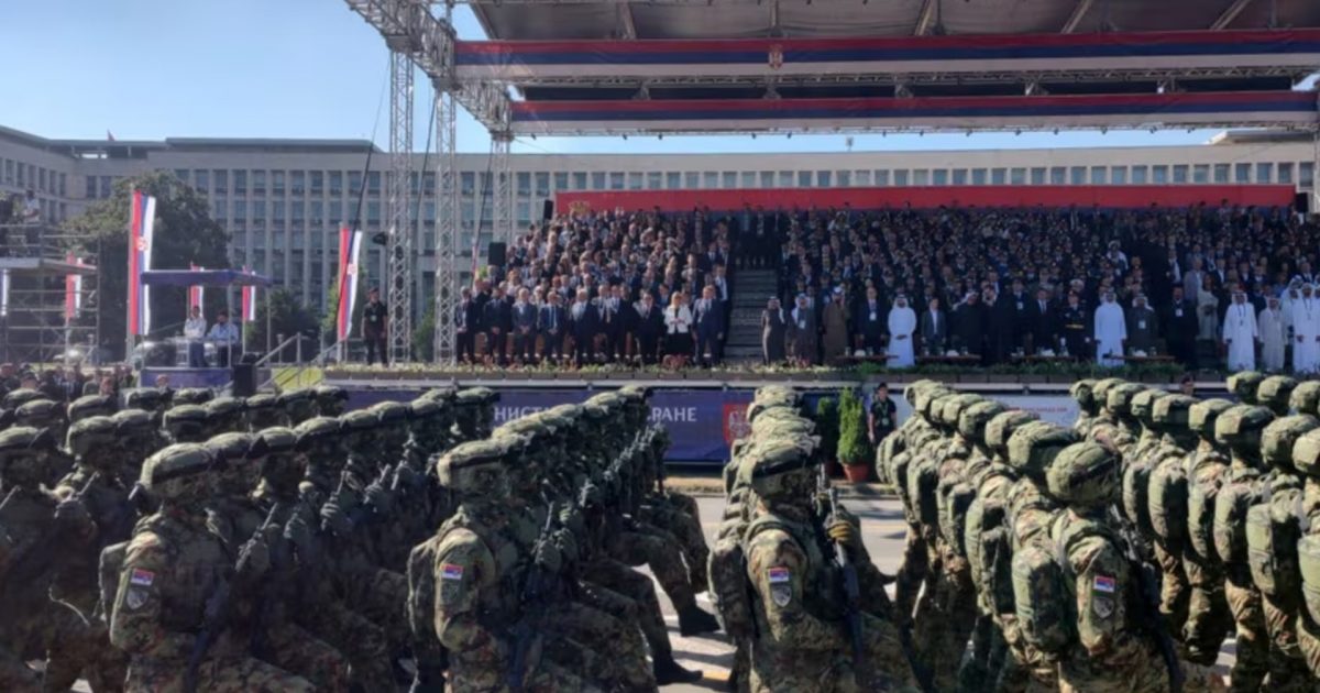 Vuçiq  shërbimi i detyrueshëm ushtarak do të hyjë në fuqi në dhjetor 2026 ose mars 2027