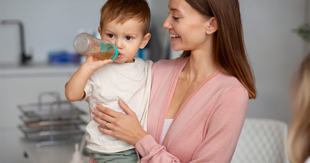 Kur i duhet hequr biberoni fëmijëve 