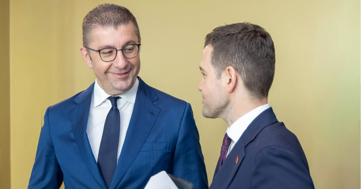 Diplomaci me fotografi 
