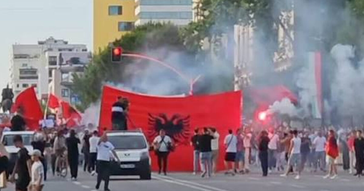 Të rinjtë ndezin Tiranën prej shtatë ditësh  revolta studentore nuk ndalet 